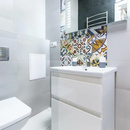 віп простора біля вокзалу на вулиці городоцька 102 * Lviv