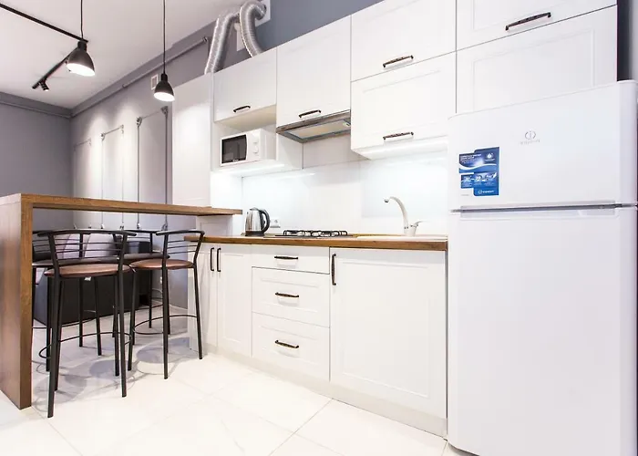 віп простора біля вокзалу на вулиці городоцька 102 * לבוב