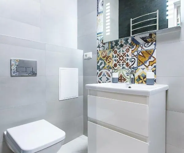 віп простора біля вокзалу на вулиці городоцька 102 לבוב