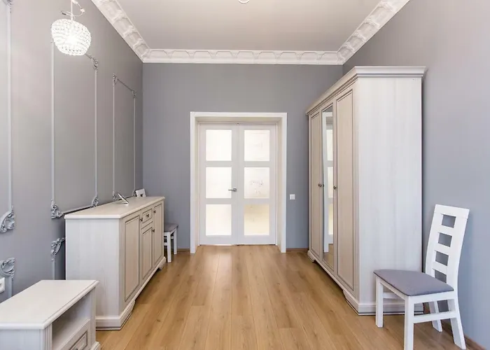 віп простора біля вокзалу на вулиці городоцька 102 *