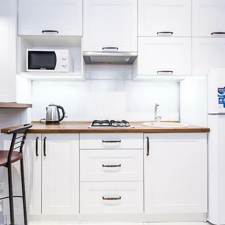 віп простора біля вокзалу на вулиці городоцька 102